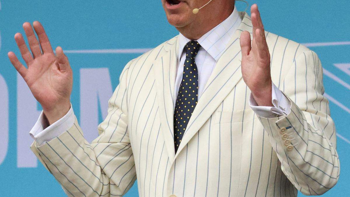 Nigel Farage addressing a Reform UK rally
