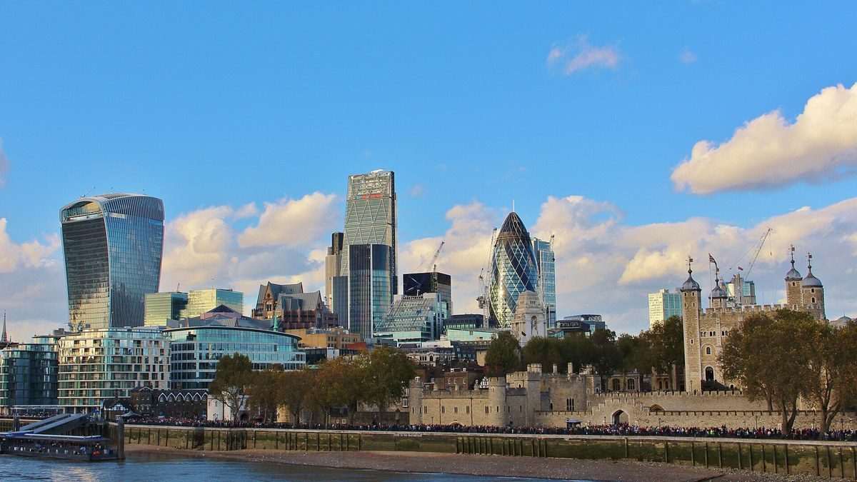 John Healey's £2bn Bank Tax Raid: Budget 2026 Poised to Hike Bank Surcharge — Shares Fall