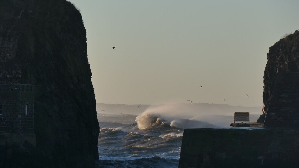 Storm waves crashing against the coast of East Lothian, Scotland — Storm Boelo brings an amber wind warning from 9pm Saturday 24 October