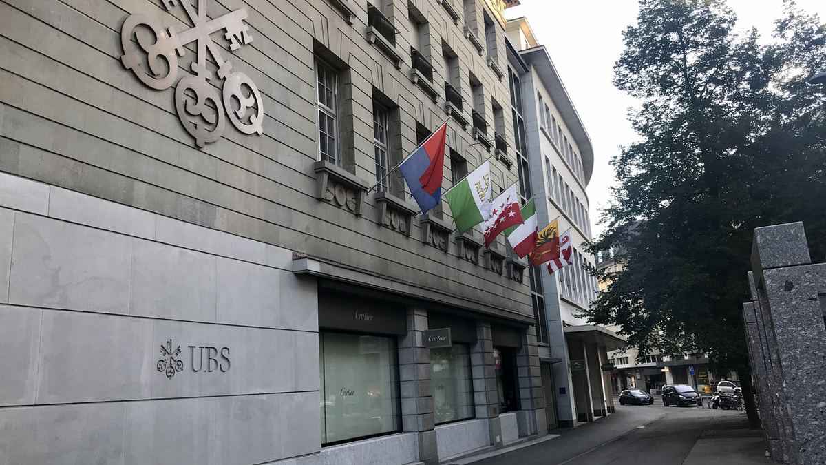 UBS headquarters building in Zurich, Switzerland — the bank London wants to poach